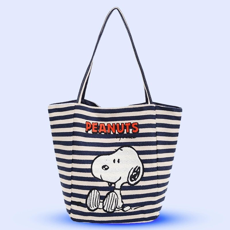 Snoopy embroidered shoulder bag
